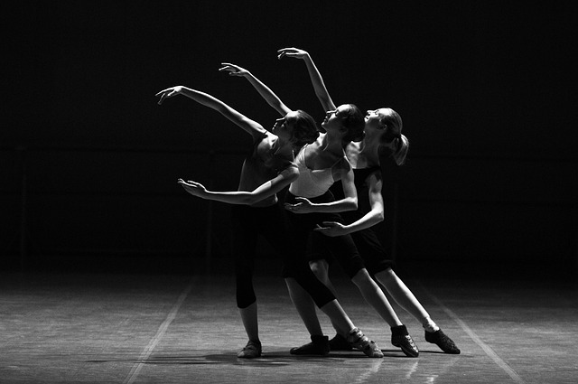 Tour d’horizon sur l’importance de se former au théâtre